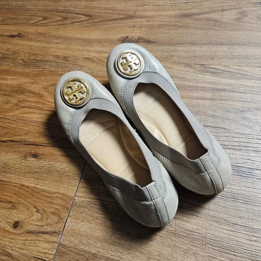 Tory‎ Burch Caroline Scrunch Ballet Flats 5.5 M French Gray Leather Gold Logo